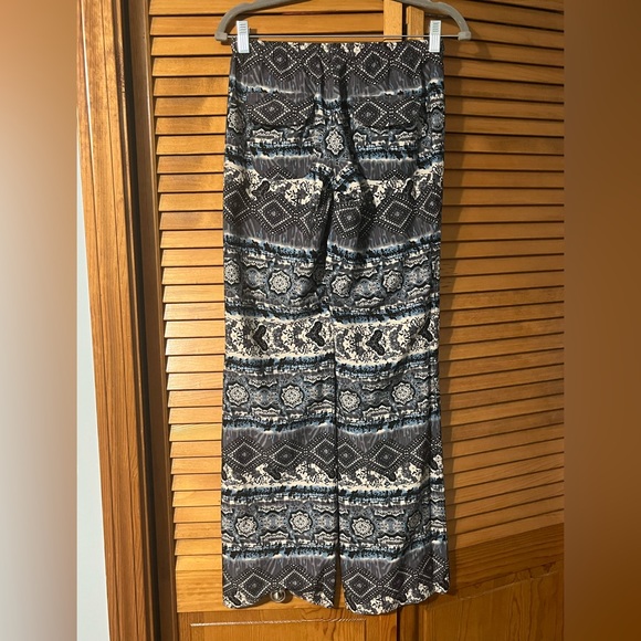 BOHO Flowy Patterned Pants - Picture 2 of 3